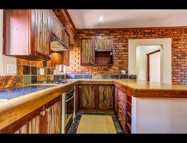 2 BEDROOM PROPERTY TO RENT IN GLEN MARAIS